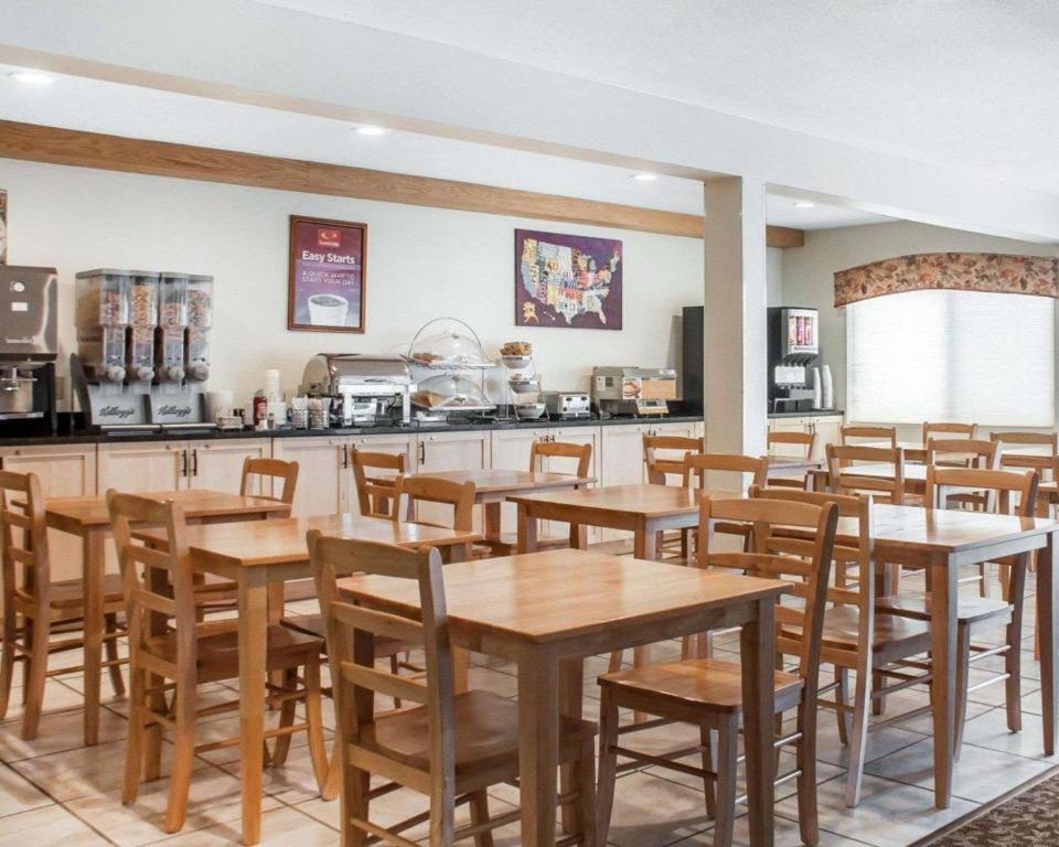 Econo Lodge Ithaca Exteriör bild
