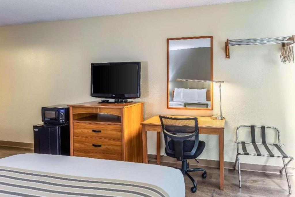 Econo Lodge Ithaca Exteriör bild