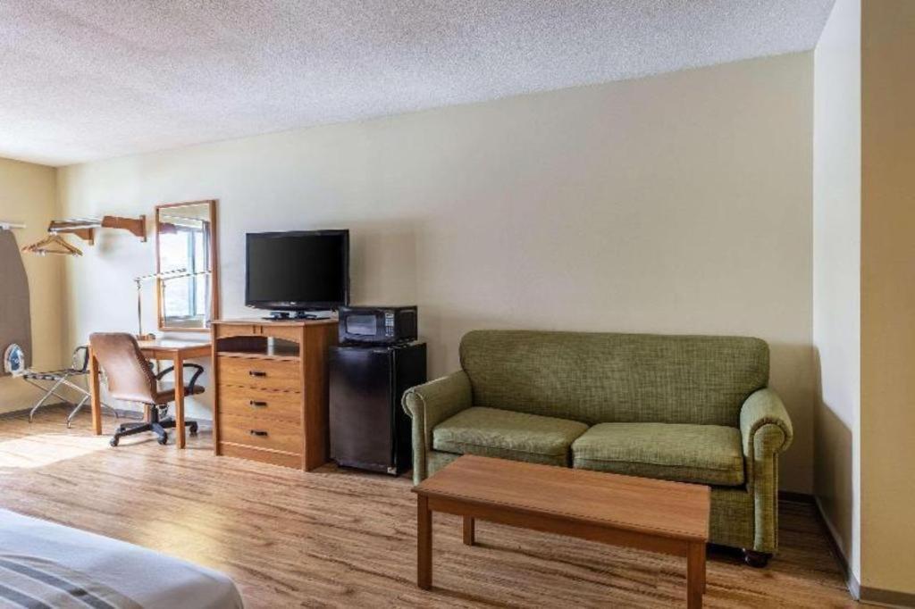Econo Lodge Ithaca Exteriör bild