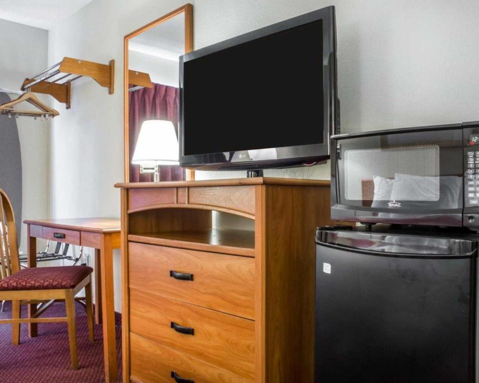 Econo Lodge Ithaca Exteriör bild