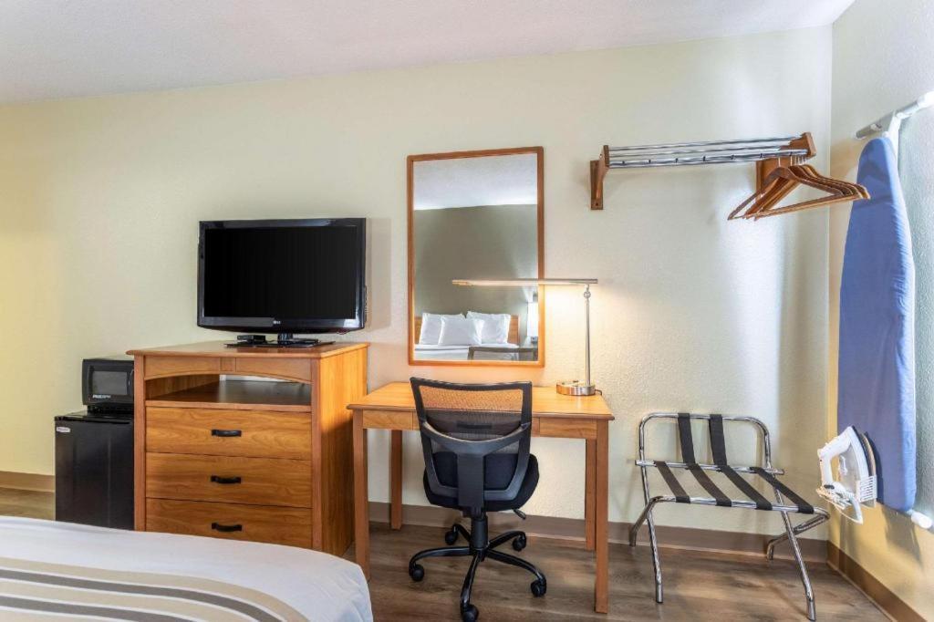 Econo Lodge Ithaca Exteriör bild