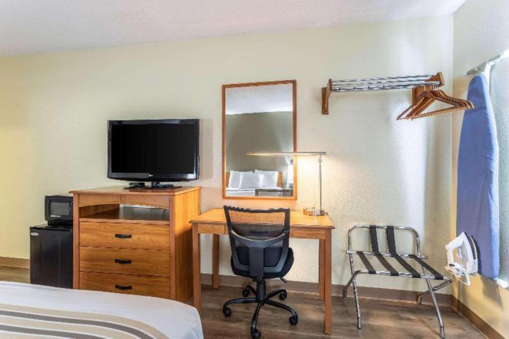 Econo Lodge Ithaca Exteriör bild