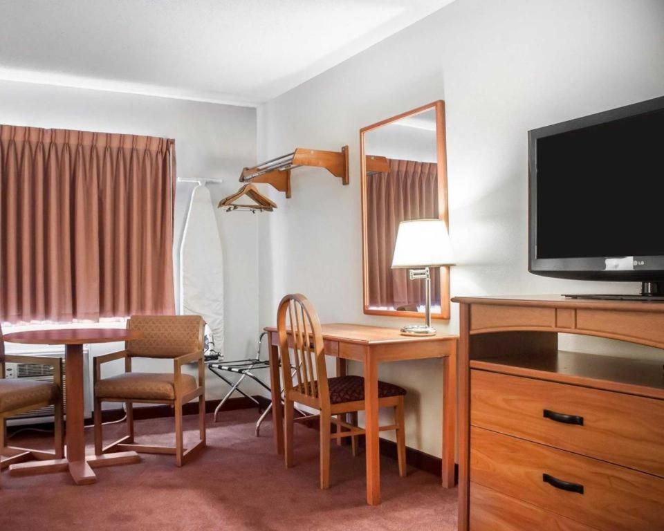 Econo Lodge Ithaca Exteriör bild